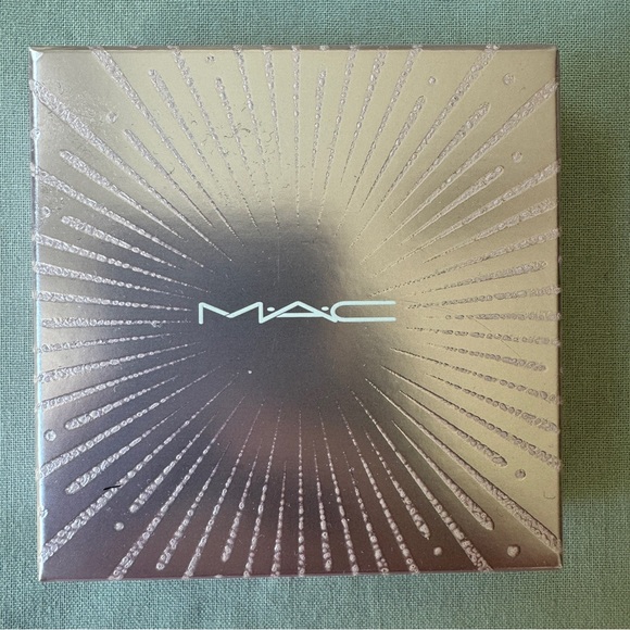 MAC Cosmetics Extra Dimension Skin Finish Highlighter - Picture 7 of 9